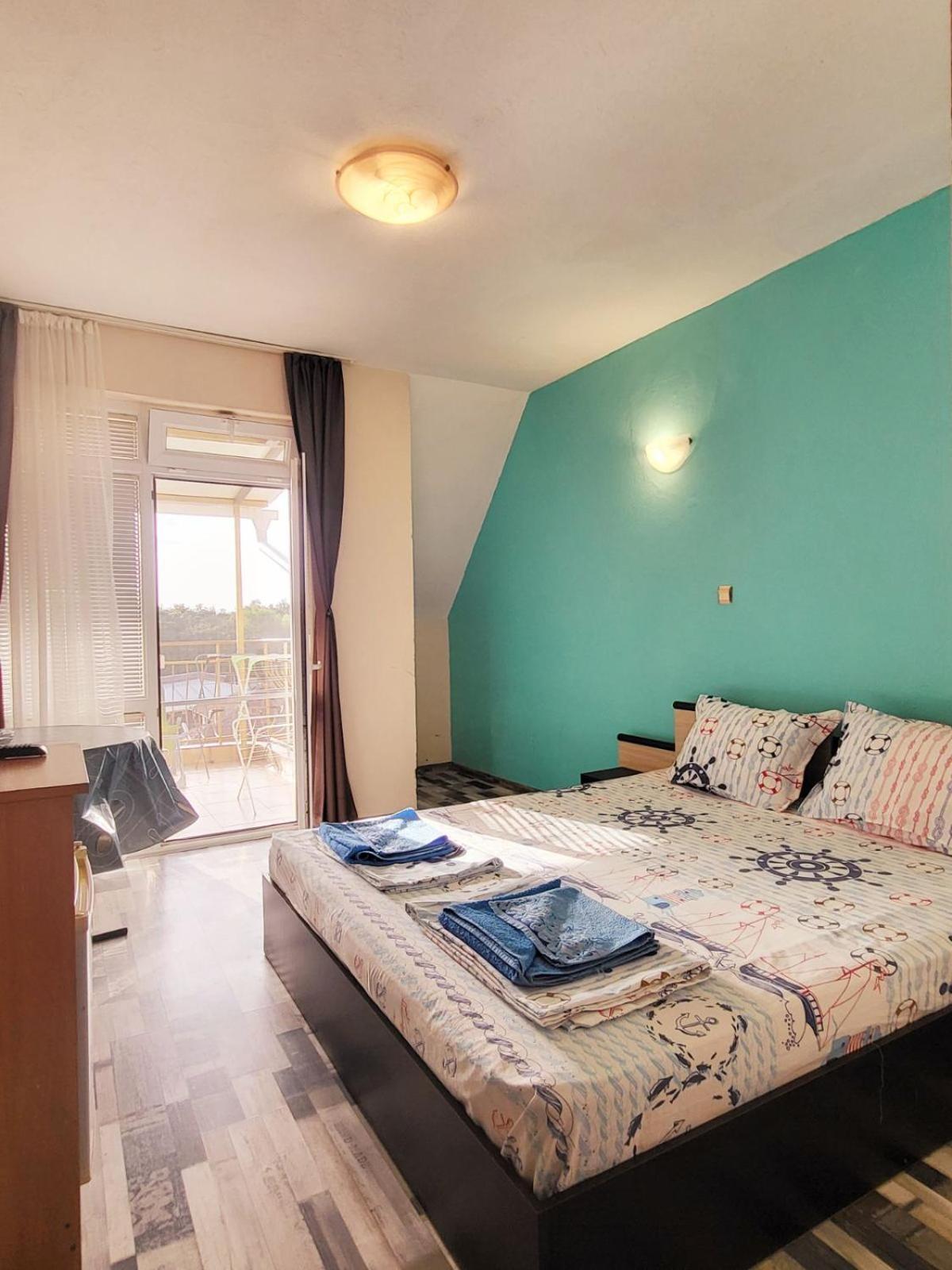 Kazlarov Guest House Kiten  Esterno foto